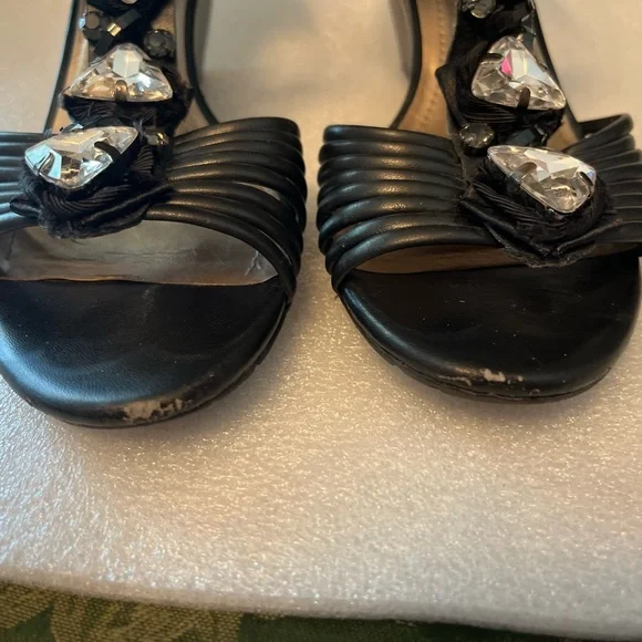 T-strap short heeled sandals - Picture 6 of 8